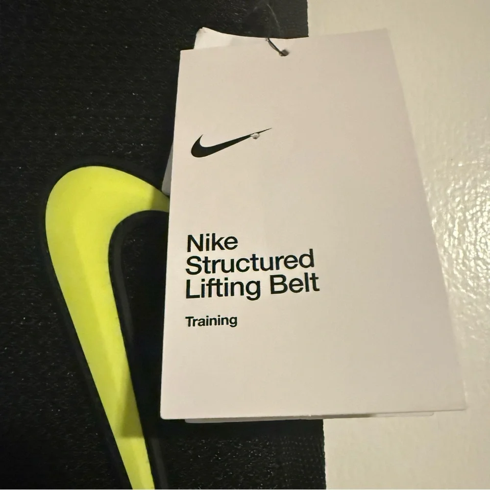 🆕 Nike Structured Weightlifting Belt